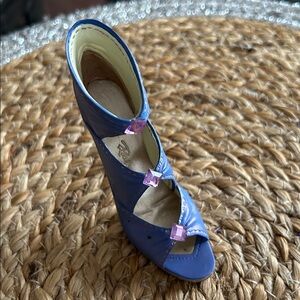 Just the Right Shoe - vintage mini collectable